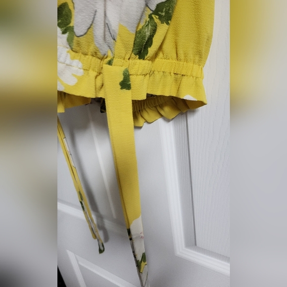Zenobia - Floral Yellow Side Tie Off-Shoulder Crop Top - Size 1X - Picture 4 of 6